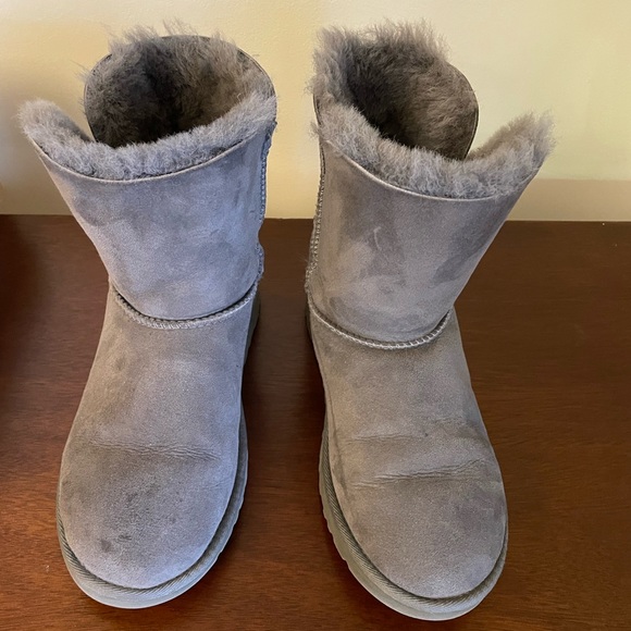 Authentic UGG Bailey Button Boots, Gray Size 6 - Picture 11 of 15